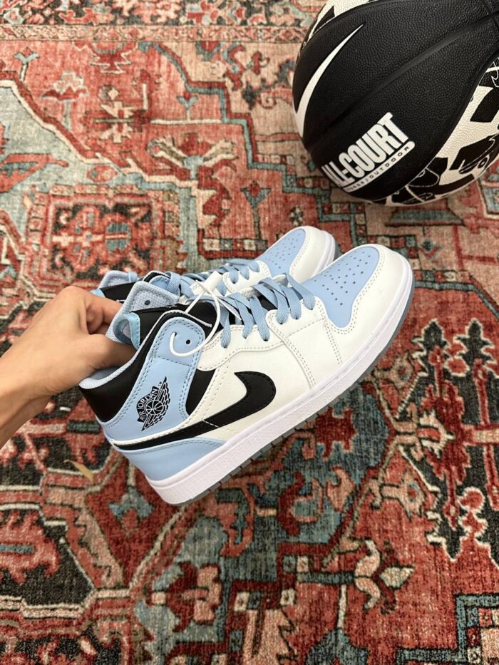 جردن ۱ مید ایس بلو/Jordan1 mid ice blue - تصویر 2