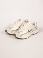 نایک اینتیتور/Nike initiator
