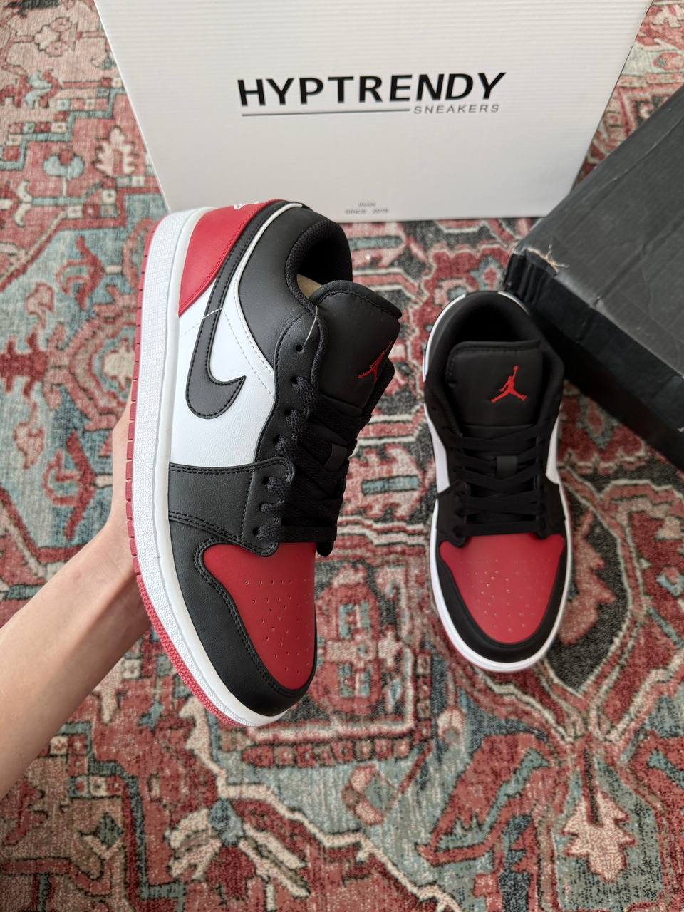 جردن وان بدون ساق قرمز مشکی سفید/Jordan 1 low bred toe