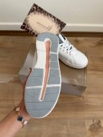 On The Roger Advantage   آن راجر ادونتیج 2 - Image 6