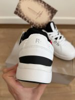 On The Roger Advantage   آن راجر ادونتیج 5 - Image 7