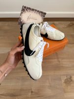 Nike moon shoe  نایکی مون شو 1