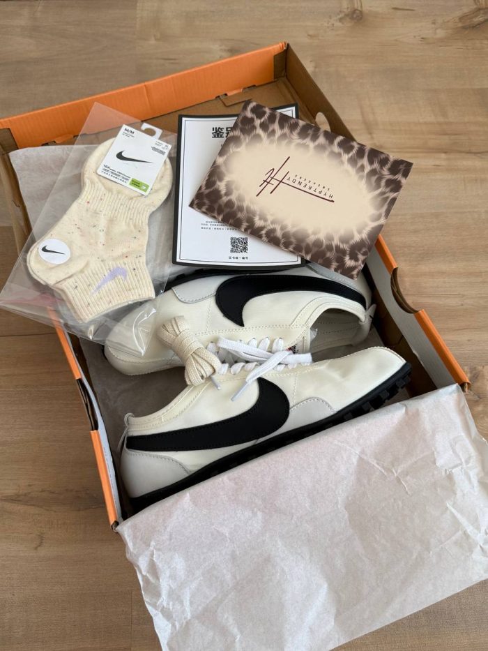 Nike moon shoe  نایکی مون شو 1 - Image 9
